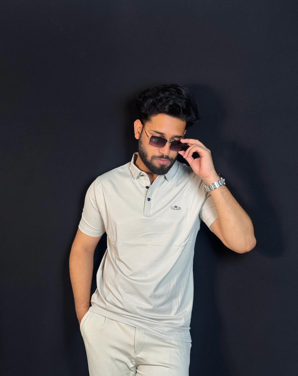 অফহোয়াইট কালার পোলো টি-শার্ট-Varsa